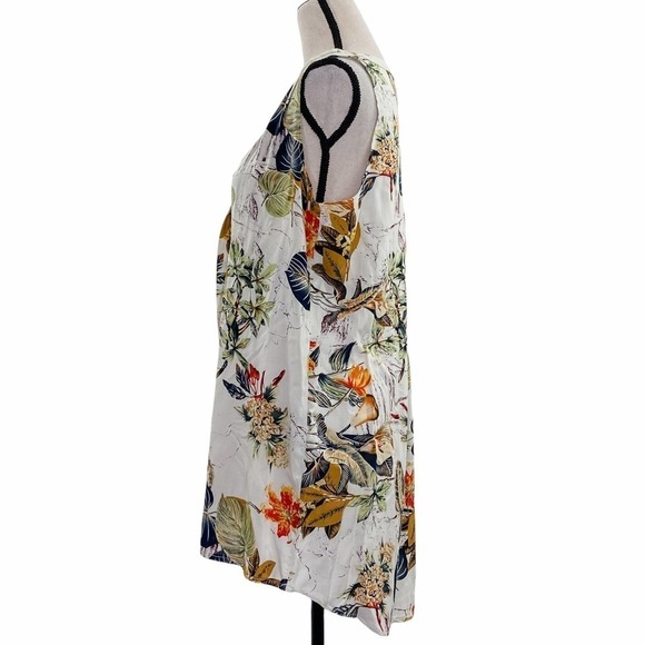 C Apparel Sleeveless V-Neck Floral Print Button Down High Low Blouse - Picture 3 of 11